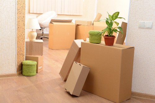 Friendly moving team handling flats and access challenges in Holloway